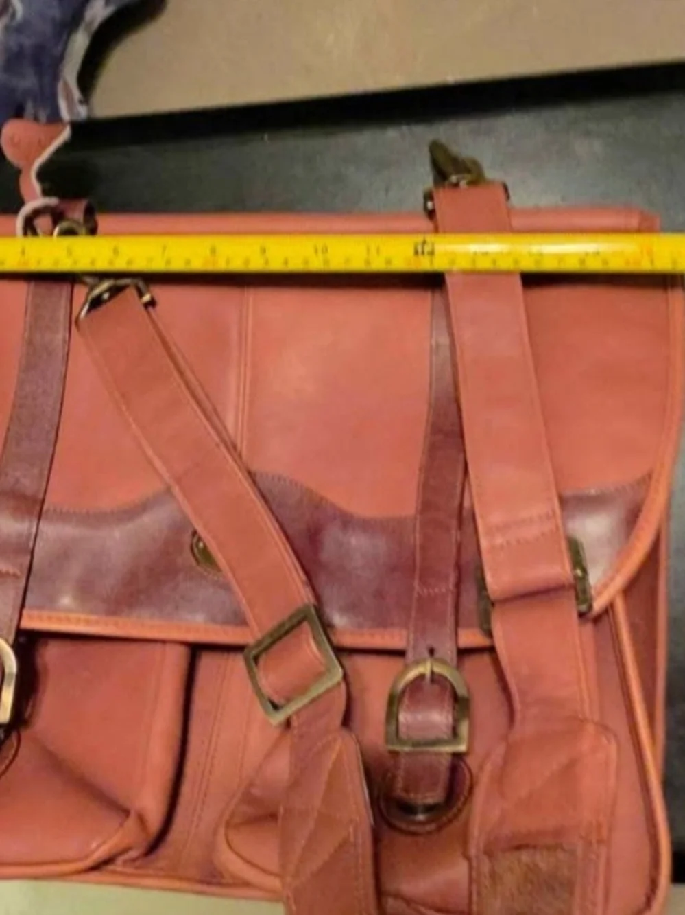 Vintage Messenger Bag in Tan/Brown with Adjustable Strap. Excellent Condition